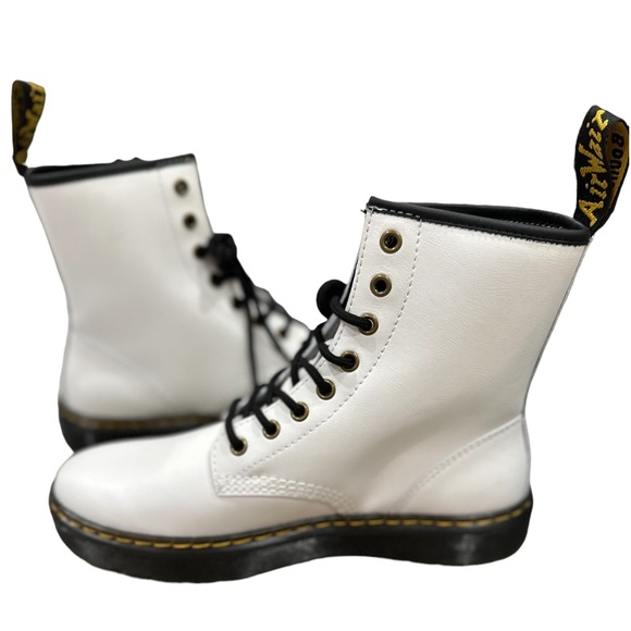 Dr. Martens Shoes Doc Martens Zavala 8eyelet Combat Boots Size 8 Us